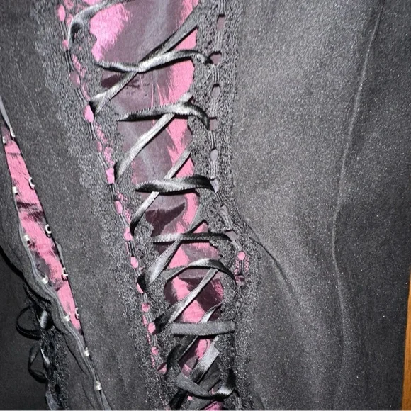 Black and Purple Lace-Up Corset - Picture 8 of 12